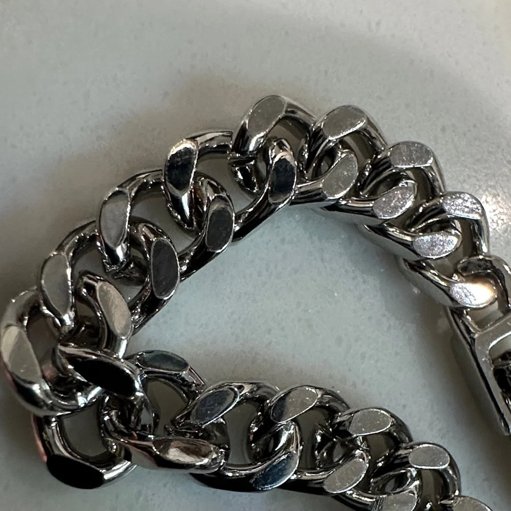 Elegant Silver Bracelet with Sparkling Accents - Picture 5 of 11